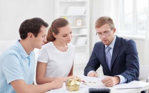 The Pros and Cons Can You Have By Working with a Financial Advisor